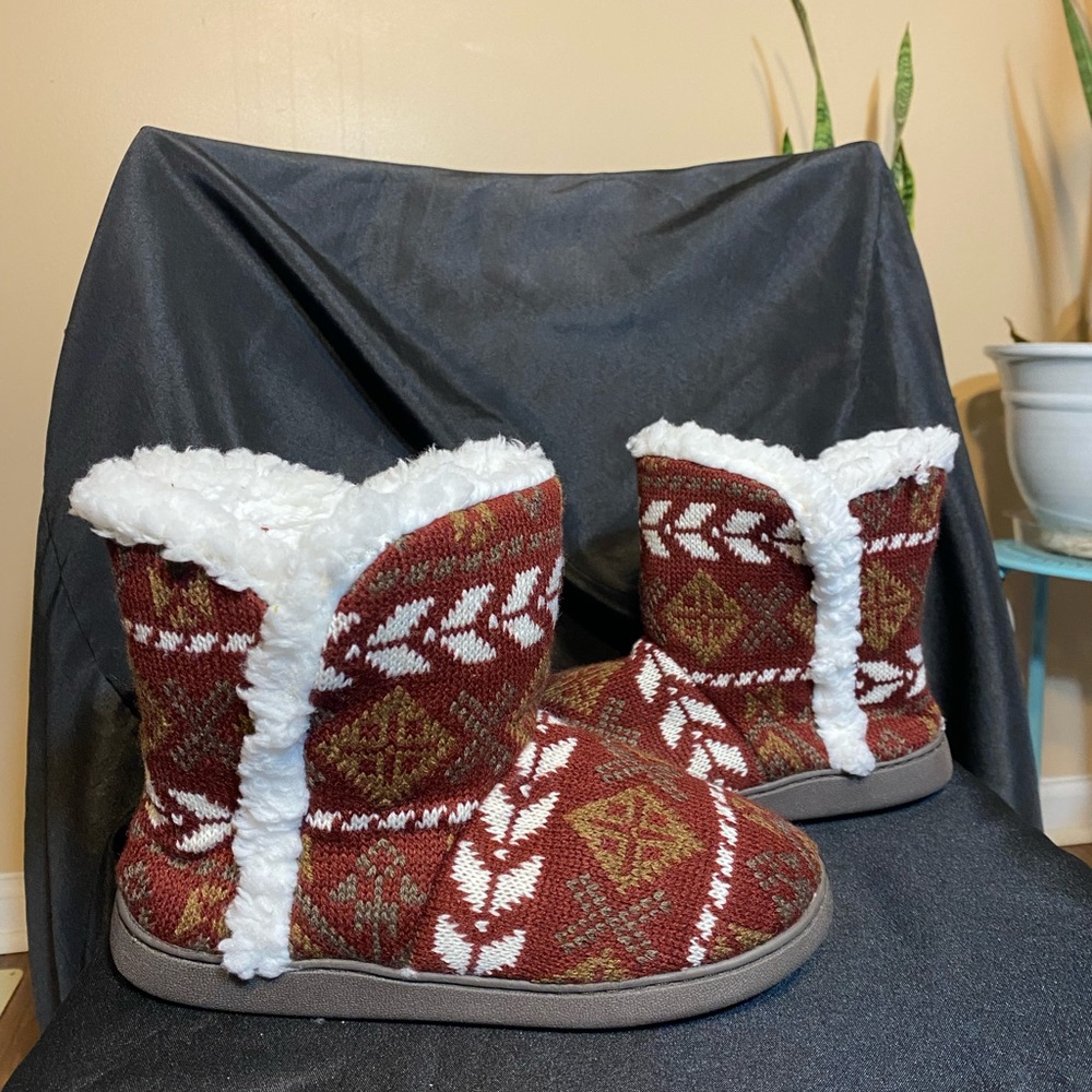 Plush White Lined Slipper Boots